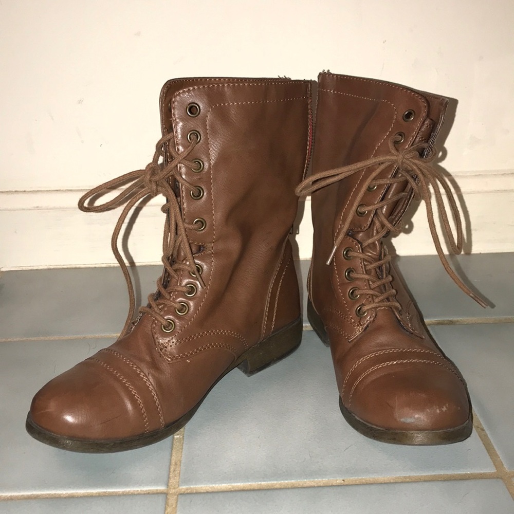 7 Bongo light brown combat ish boots